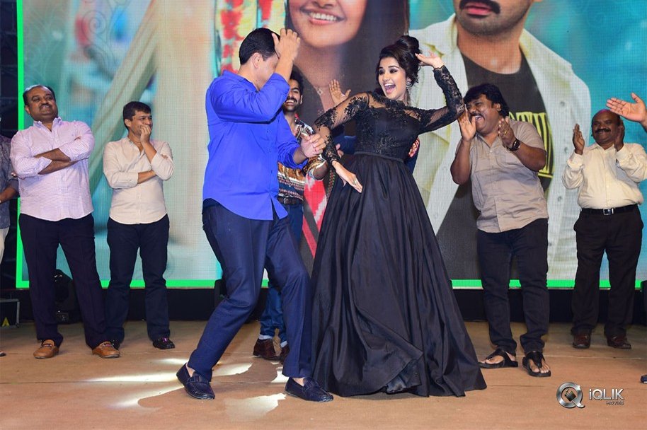 Hello-Guru-Prema-Kosame-Movie-Pre-Release-Event-Photos